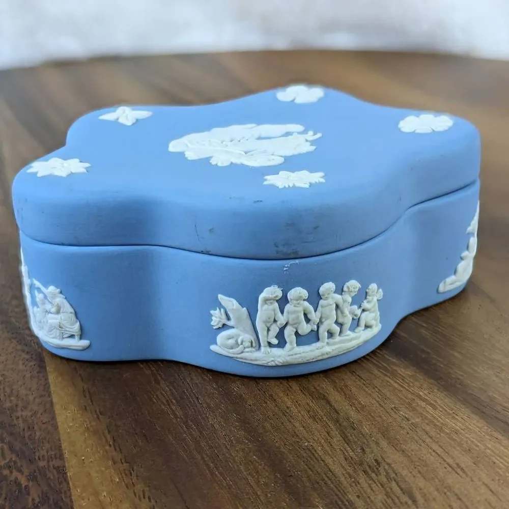 Wedgwood Pentafoil Jasperware Candy Box Pale Blue Cloud Shape 4